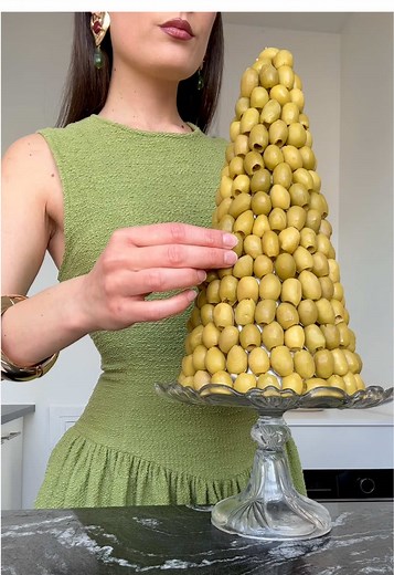 Décoration de table avec olives et robe @ALFIE