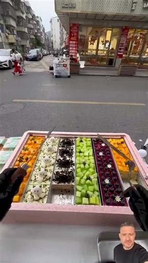 Laerte Jr | Viral Businesses & Digital Marketing on Instagram: "🍰 That one detail can turn a simple pie into an instant craving, stopping the scroll and making people stare for a second longer than planned. Same ingredients, same flavor, but a sealed shape that changes the whole visual impact and makes the dessert feel irresistible at first glance. When presentation elevates the experience, desire comes naturally. People don’t fall in love only with taste, they fall in love with what looks too