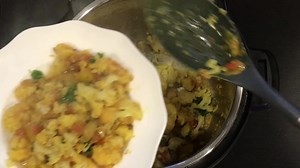 A healthy & delicious Aloo Gobi (potato & cauliflower stir fry) made in the instant pot. So easy and quick, takes just 20 minutes. Full Recipe: https://pipingpotcurry.com/aloo-gobi-pressure-cooker/ | Piping Pot Curry