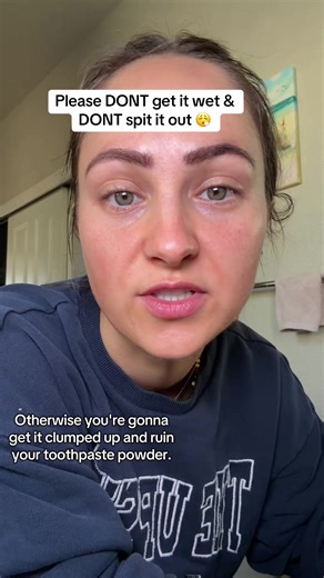 You’re probably doing it wrong 😑 Don’t wet it or it’ll clump the powder, and don’t rinse it out or your teeth won’t get any of the benefits. Hydroxyapatite is biomimetic (body-identical) and needs time to bond. It’s the same mineral your enamel is made of. Spitting any excess toothpaste without rinsing your mouth with water lets it bind to your teeth, helping rebuild enamel and reduce sensitivity. #sensitiveteeth #teethwhitening #toothpaste #oralcare #whiteningtoothpaste