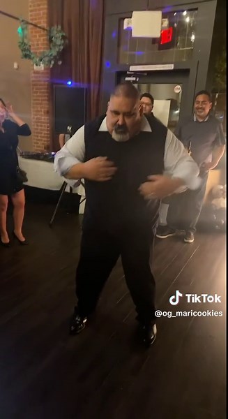 Pop locking challenges will always be lit at family parties 🔥 Happy Bday to my uncle OG PRECISE 🥳 Love you🥰 #popandlock #breakdance #80smusic #80sdancechallenge #genx #80sthrowback #poplocking #oldschool #retromusic #80spoplocking #80schallenge #80snostalgia #myuncle #myunclebetterthanyours #popnlockit