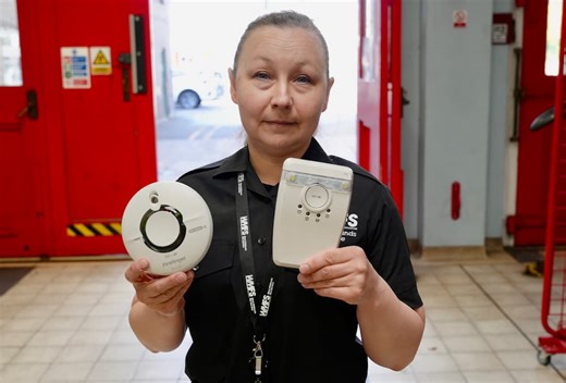👋 It's #DeafAwarenessWeek, and we're highlighting how West Midlands Fire Service supports our deaf and hard-of-hearing communities. 🎥 Watch as Prevention Officer Jekaterina Maciulaitiene uses British Sign Language (BSL) to explain Safe and Well visits and how they can help those with hearing impairments. 🚒 As part of these, we can fit specialised smoke alarms featuring strobe lights and vibrating pads. Check out how they work in the video below! Safety is for everyone. #WeAreWMFS #DeafAwarene