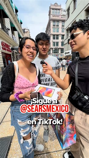Queremos mucho a los estudiantes... ¡y todavía más a nuestros seguidores! 🎁📱✨Por eso salimos con una sorpresa que grita estilo Sears. Y ustedes, ¿ya nos siguen en todas las redes? #SearsMeEntiende | Sears México