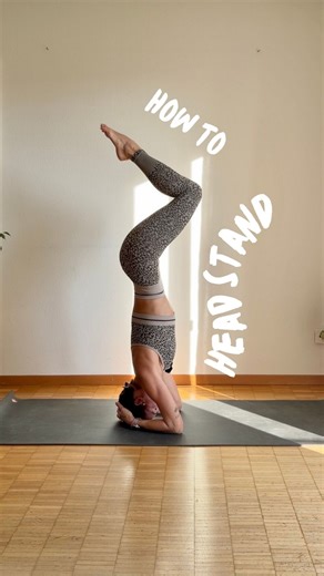 Headstand made simple ✨ Break it down step by step and suddenly it feels way more doable. Use a wall until you feel strong and confident — no rush. Tell me how your first (or next!) attempt goes in the comments 👇 @zalando #GetTheLook #StyleCreator #zalandosports @zalando.de | Agnes Fischer