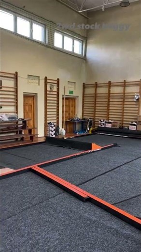 MOBIL MAINAN REMOTE CONTROL KEMBALI LATIHAN DI JALAN MULUS SEBELUM BALAPAN SESUNGGUHNYA