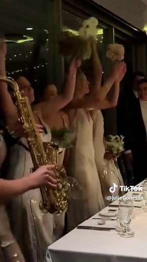 SAVE ME 🪩💍 #wedding #saxdj #jubel #saveme #sax #saxgirl #bridesmaids