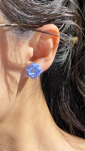 Yeri Oceanblue on Instagram: "Anyone know what kind of flowers is this? #microcrochet #earrings #crochetearrings #girlyoutfits #floralearrings"