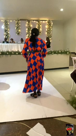 Nicholas & Elizabeth's wedding at Lota Lodge wasn't just beautiful it was a powerful display of connection. Seriously, we're obsessed! Scroll through these moments, but make sure you pause on that photo! 🔥 Look at how he holds his woman's hand. It's not just a gesture; it's a promise. That deep, undeniable bond shared between Nichols and Elizabeth is the kind of forever love we all dream of. Cheers to the stunning couple! 🥂 Lota Lodge specializes in creating these unforgettable moments. Book y