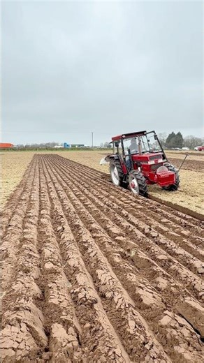 Case Internstion 895 Tractor With Kverneland Match Plough