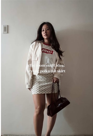 Chic Mom Outfit Idea: Styling a Polka Dot Skirt
