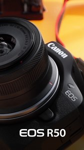 Una cámara que sabe cuando estás usándola en modo horizontal o en modo vertical, que reconoce tu rostro y que te permite pasar todo el material al celular en segundos, es la cámara que necesitas para crear contenido. 🔴EOS R50 de Canon🔴 | Canon