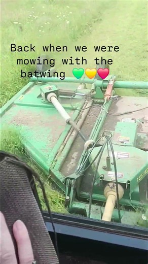 Always fun to mow things down with the batwing! Fast & efficient! 💪🙂 #mowing #farming #johndeere