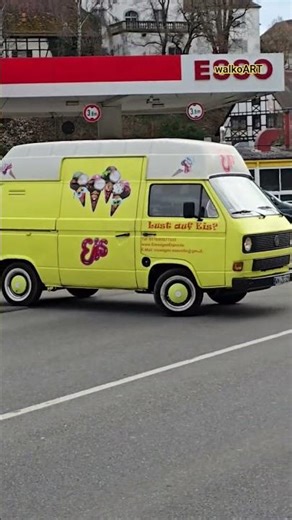 Oldtimer VW T3 Bus Eiswagen an der Tankstelle * Volkswagen Bulli #shorts