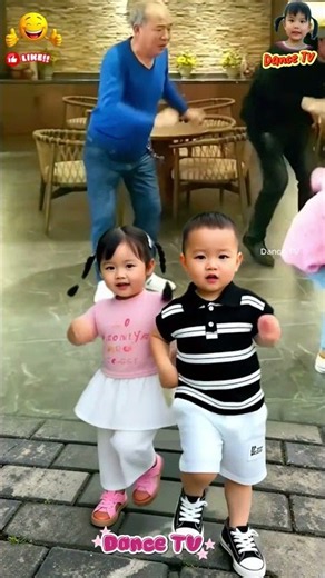 happy dance with cute dancer 🍓🤭#viralvideo #happydance #funnyvideo #cute