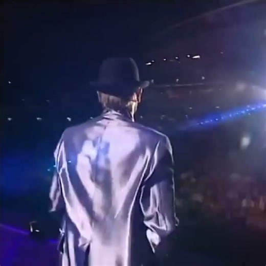 Bee Gees: One - Maurice dancing 😂