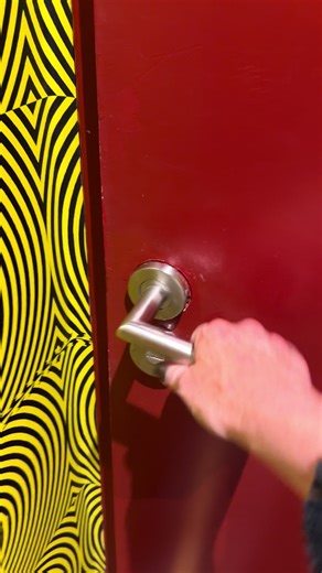 I have enough issues with public toilets… 😂 #houseofpeaches🍑 #paris