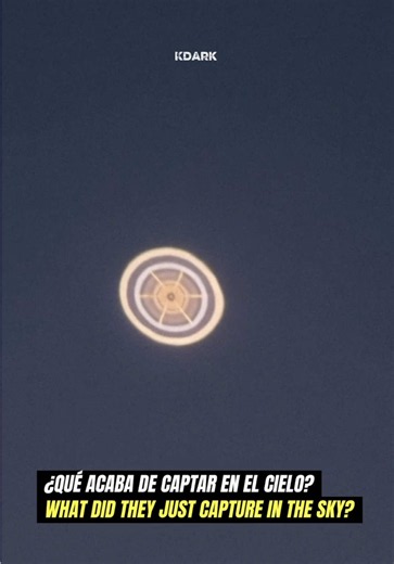 Luz extraña en el cielo: figura circular con anillos y luces