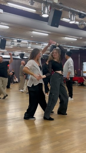 Last time I posted a video dancing with another woman, it got a lot of attention—not just for the dancing, but because people were questioning my sexuality. As if two women dancing together automatically means we’re gay. 🤦‍♀️ Let’s clear something up: Dancing is not a declaration of sexual orientation. It’s an art, a connection, a conversation between two people. One of the things I love most about WCS is that it welcomes everyone. You can be whoever you are—lead, follow, switch—it doesn’t matt