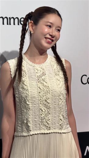 陈赫老婆鬼马精灵马尾辫造型好可爱 #张子萱鬼马精灵马尾辫造型 #张子萱亮相上海时装周 #张子萱 #路透 #吕燕大秀