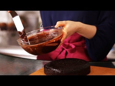 How to Decorate a Chocolate Cake Fast | Cake Decorating