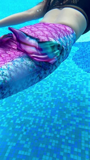 Meerjungfrauen schwimmen frei unter Wasser.#ozean #meerjungfrau #meerjungfrauen #foloeo #mermaidtiktok