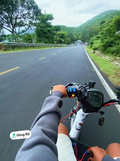 Video của Phạm Hùng Phát (@phm.hng.pht44) với bản nhạc nhạc nền - SMTIKTOK🎧 - Ăn Chơi cùng Xư