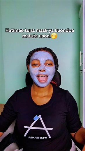 Hii ni ZERO PORE CLAY MASK ( MASK YA BLUE ) imetengenezwa na viungo vizuri kama vile AHA,BHA na PHA Mask hii yenye Viungo hivyo kwa pamoja ni nzuri sana kwa ngozi yenye shida zifuatazo; 1. Ngozi ya mafuta 2. Black head 3. White head 4. Vitundu vikubwa (pores) 5. Rough skin Kama una ngozi kavu tafadhali usitumie hii kwani ngozi yako itakauka zaidii📌 Bei; Reja reja ni tsh 25,000/= Jumla ni tsh 18,000/= kuanzia 5 Tupo Mbezi na tuna mawakala hapa dar na mikoani pia WhatsApp/piga 0620 158 104 #maskk
