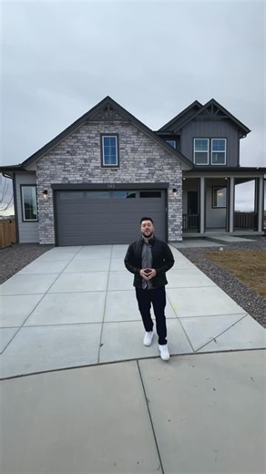 Jorge Chavarria on Instagram: "🔥 Incredible Rate Incentive on This 2-Story New Build! 🔥 🏡 2-Story Home 🛏 3 Bedrooms | 🛁 3 Bathrooms 📐 1,763 Sq Ft 💰 Priced at $519,890 The builder is offering a 1-0 interest rate buy-down, giving you: ✨ 3.99% interest rate in Year 1 ✨ 4.99% fixed rate thereafter That’s a huge advantage compared to today’s market rates. ➕ Bonus: I can also negotiate appliances to be included with the home — making this an even better move-in-ready opportunity. This is a grea
