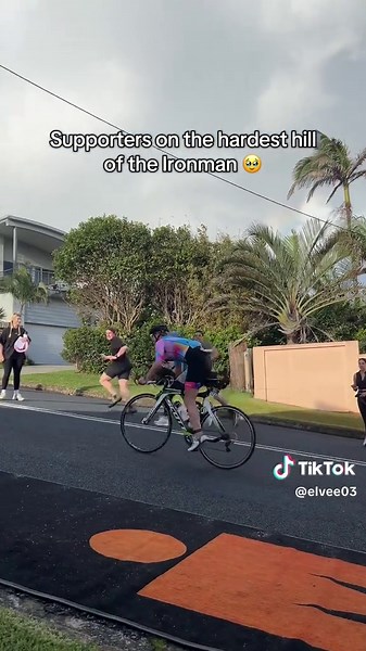 Every Ironman needs their cheerleaders!! #ironman #ironmanportmacquarie #ironmantraining #triathlon #triathlete #triathlonlife #cyclist