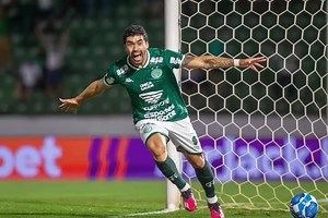 Entrou pra história! 👏🟢 Com 31 gols pelo Guarani, Bruno Mendes igualou a marca de Edmilson, se tornando o terceiro maior artilheiro do Clube no século 21. Fumagalli, com 78, e Fabinho, 42, lideram a lista de marcadores. Boa, Bruno Mendes! 💪🏹 📸 Thomaz Marostegan/Guarani FC | Guarani Futebol Clube