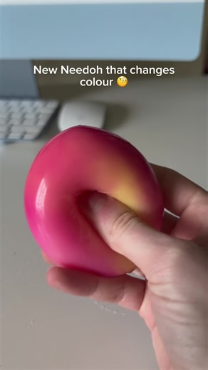 Satisfying Color Changing Cube Recreates Glinda's Gown