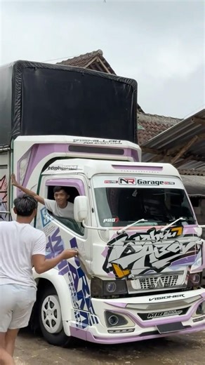 Grebek garasinya samok gank ternyata orangnya lagi ngelap smpe kacanya baret😂