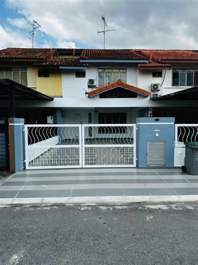 For Sale ## ❗️ Bandar Dato Onn 🏡 Double Storey Terrace House 🏠 • Land Area: 20’x70’sf • 4 Bedrooms • 3 Bathrooms • *Bumi Lot (owner bear consent)* • Fully Renovated Renovation Highlights ✨ Car porch tiles , Wall fencing , Fully cornice with downlights , Fully tiled flooring , Kitchen table top , Kitchen fully tiled , New painting ,Interior design with fluted panel, marble & LED lighting , Lighting mirror feature , Awning at car porch 💰Selling @ RM820k 🔥 Value 860k #jbproperty #johorbahru #jo