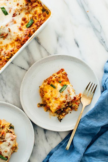 This the the ✨best✨ vegetable lasagna! 💃🏻💃🏻 It's a super flavorful, nutrient-dense, veggie-packed lasagna. This lasagna might not be the quickest weeknight option around, but it is a reasonably simple recipe that will absolutely satisfy your comfort food cravings. You can easily adjust the vegetables to suit the seasons or your pantry. 🙌 It's easily made gluten free, too! https://cookieandkate.com/2017/best-vegetable-lasagna-recipe/ | Cookie and Kate