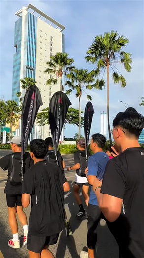 NEO24® • Nutrition → Exercise → Optimize 24-Hours on Instagram: "Thank you so much Team NEO24 yang sudah join Morning Miles powered by Apex Tactix, lead by NEO24® 🖤🔥 Seruuuuw banget Morning Miles kita yaaa! Running bareng, games bareng, vibing bareng energinya kerasa banget dari start sampai finish 🏃🏽🏃🏻‍♀️🏃🏽‍♂️✨ Once again, thank you for showing up and bringing the best vibes. You guys made this run extra special. 🙌🏼🔥 Special shoutout & big thanks to our Pacers yang set the rhythm, ja