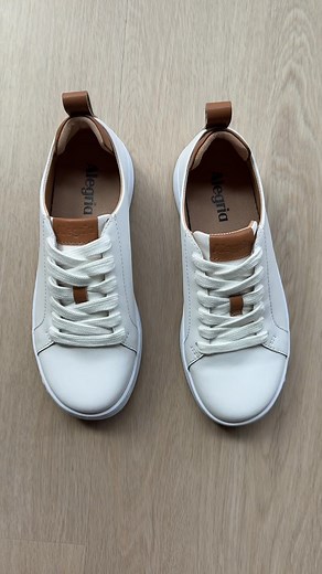 Alegria sneakers are great for walking and feel amazing even after months of wear. Adysen keeps your look fresh with the perfect fusion of leather elegance and comfort. Get Adysen with free shipping. | Alegria Shoes