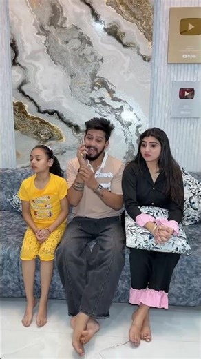 Introducing the "VitaWear SmartBand," a next-generation wearable gadget🎉