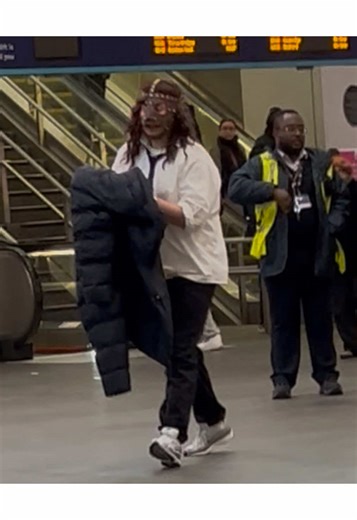 Mankind Brings Joy to London Commuters