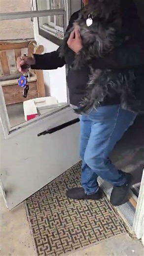 watch Chato,he holds the screen door for me while I lock the main door