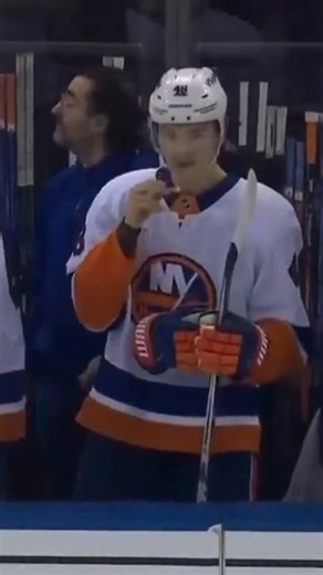 Have you ever tried smelling salts? 🧂 #Isles #Islanders #MatthewSchaefer #NHL | Drive4Five