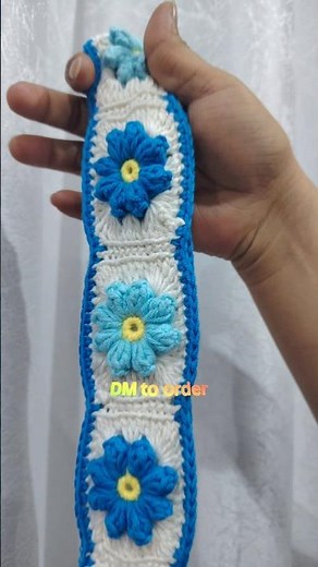 Learn how to make this beautiful Crochet Flower Mobile Lanyard with an easy step-by-step tutorial! 🌼