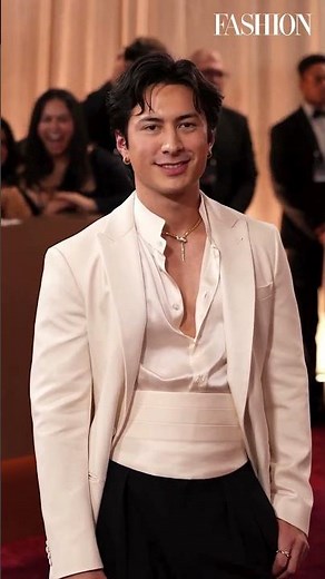 Hudson Williams on the Golden Globes Red Carpet