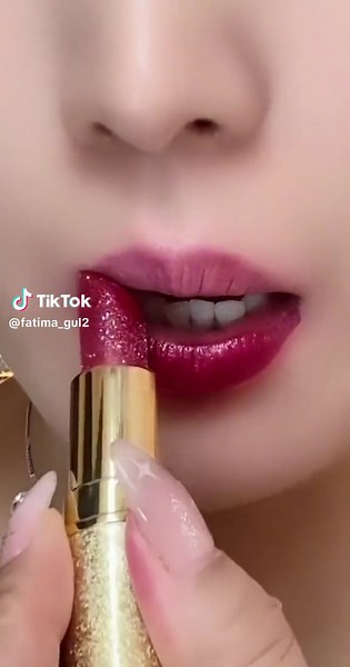 Expert Lipstick Tutorials for Flawless Application