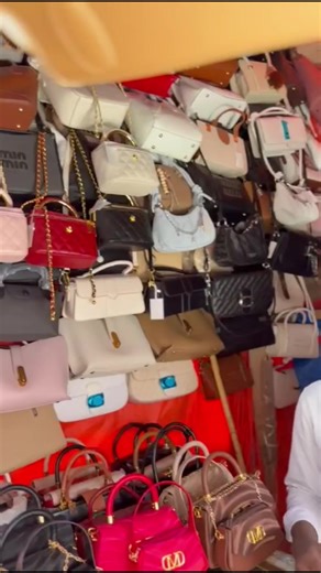 Goobta Ganacsiga Bakaro: Helis Phone Address