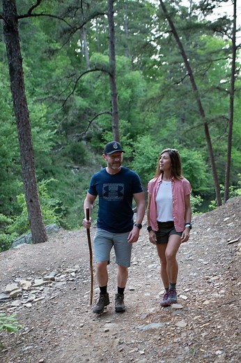 🌳🚶‍♀️🥾 There's no shortage of incredible hiking trails in Hot Springs! #SoakItUp with a hike up North Mountain in Hot Springs National Park, visit Lake Ouachita State Park for excellent views of Lake Ouachita on the LOViT Trail, hike to the Falls Creek Falls waterfall at Lake Catherine State Park, or take a hike minutes from downtown Hot Springs at the Northwoods Trails - great for mountain biking and hiking! #visithotsprings #hotspringsarkansas #hotspringsnationalpark #getoutside #northwoods