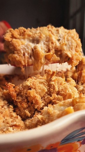Check out the recipe for this delicious Corn and Pasta Casserole @selena.khan made with our Original and Lightly Salted Crix Crackers! ❤️ •Preheat oven to 350℉. •In a large bowl, mix together 1 can drained and rinsed whole kernel corn, 1 can cream style corn, 1 cup small uncooked pasta, about ½ sleeve of coarsely crushed Original 1½ cups of shredded cheese, ½ cup oil, ½ cup evaporated milk, pepper flakes, chopped chives, 1 tsp salt (Feel free to season/add any other spices or herbs of choice). •