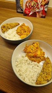 🍛 Chicken Curry in a Hurry! 🍛 Who says comfort food can’t be healthy? This quick and easy chicken curry is packed with protein, super filling, and perfect for busy days when you still want something tasty 😍 ✔️ Slimming World friendly ✔️ Full of flavour ✔️ Just 2.5 Syns per serving ✔️ Includes ½ Healthy Extra fibre choice as I only had half a Slimming World naan bread Proof that you don’t have to miss out while staying on plan 🙌 👉 Recipe in the comments let me know if you’ll be giving it a t