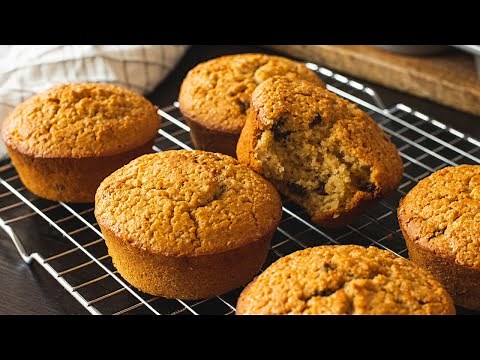 Easy Oatmeal Muffins (with Raisins)