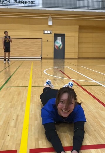 フライングのやり方：バレーボールでの練習法