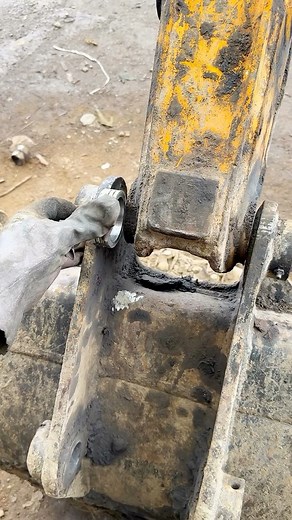 Jcb after 1000 hours 🤣 Danish Bhat BHAT Engineering Works. #jcb #EngineeringExcellence #jcbcrafts #JCBBucket #excavator #volvo #newholland | BHAT Engineering Works.